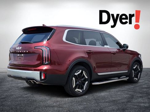 Used 2024 Kia Telluride EX w/ EX Captain's Chair Package FWD image 3