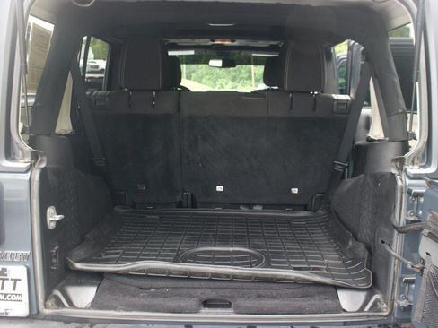 Used 2016 Jeep Wrangler Unlimited Rubicon w/ Connectivity Group AWD/4WD image 11
