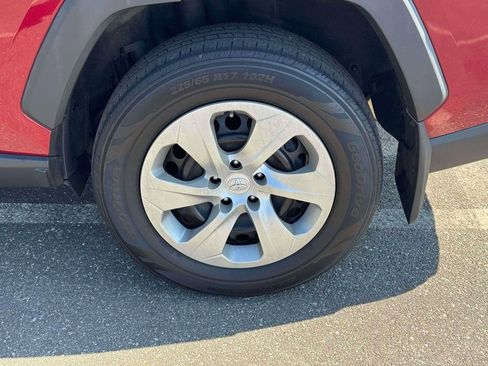 Used 2021 Toyota RAV4 LE AWD/4WD image 11