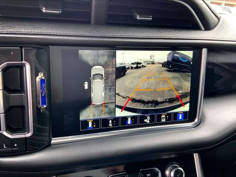 Used 2024 GMC Yukon XL Denali image 23