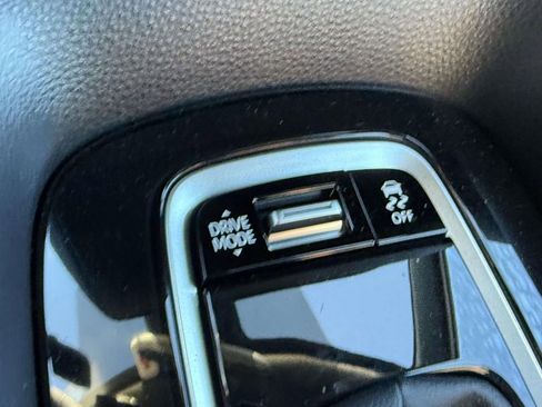 Used 2025 Toyota Corolla SE image 20