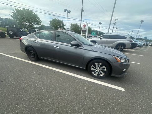 Used 2020 Nissan Altima 2.5 S FWD image 9