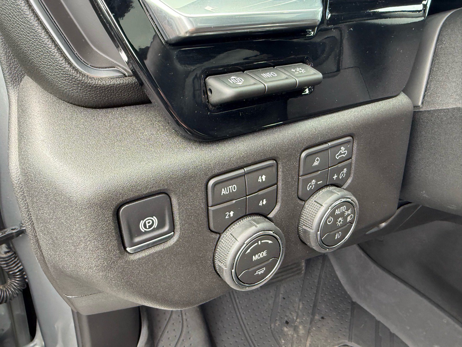 Used 2026 Chevrolet Silverado 3500 High Country w/ High Country Premium Package AWD/4WD image 26