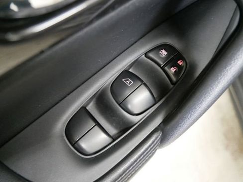 Used 2017 Nissan Rogue SV w/ SV Premium Package image 13