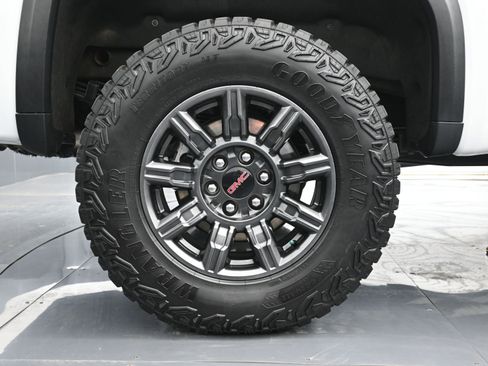 Used 2024 GMC Sierra 1500 AT4X image 17