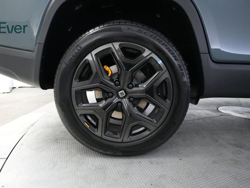 Used 2025 Rivian R1T Premium AWD/4WD image 22