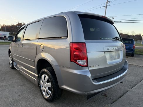Used 2015 Dodge Grand Caravan SXT image 4