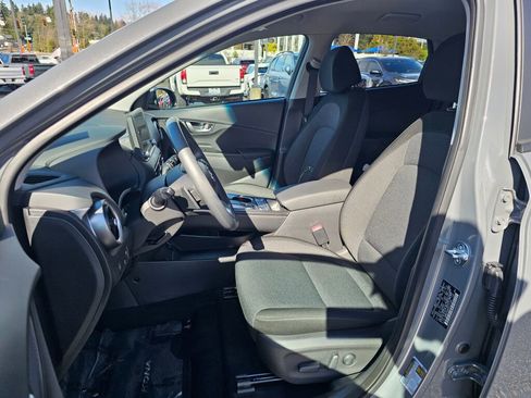 Used 2023 Hyundai Kona SE image 19