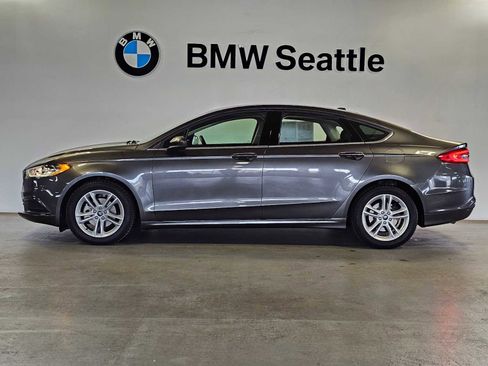 Used 2018 Ford Fusion SE w/ Fusion SE Technology Package FWD image 3