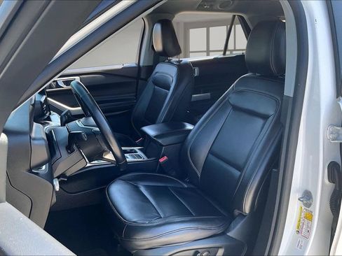 Used 2022 Ford Explorer XLT w/ Equipment Group 202A RWD image 20