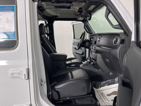 Used 2022 Jeep Wrangler Unlimited Sahara w/ Cold Weather Group image 44