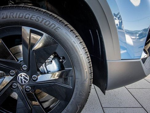 New 2026 Volkswagen Taos SE image 21