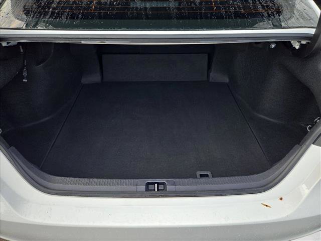 Used 2020 Toyota Camry SE w/ Convenience Package FWD image 6