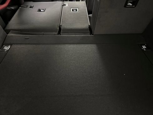 Certified 2025 Porsche Macan image 16