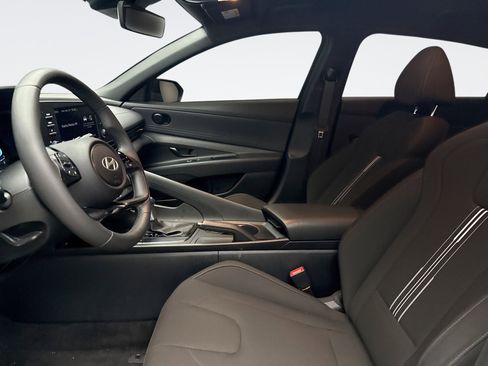 Used 2025 Hyundai Elantra Sport image 9
