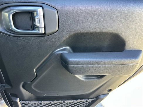 Used 2024 Jeep Gladiator Sport image 22