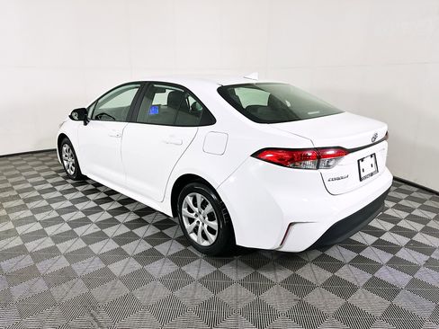 Used 2024 Toyota Corolla LE FWD image 5