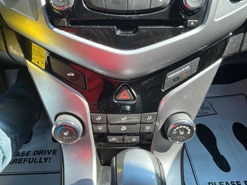Used 2015 Chevrolet Cruze LT FWD image 24
