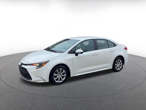 Used 2025 Toyota Corolla LE image 9