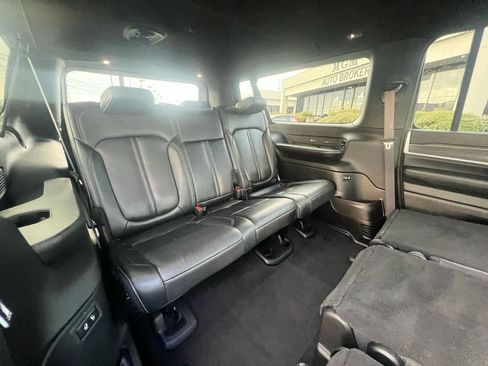 Used 2024 Jeep Wagoneer L Series II image 39