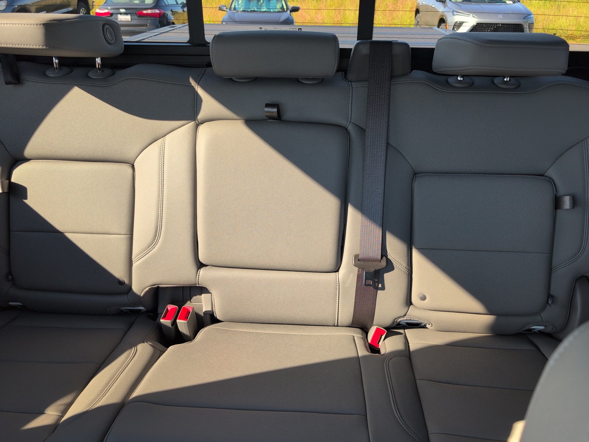 Used 2025 GMC Sierra 2500 SLT w/ SLT Premium Package AWD/4WD image 28