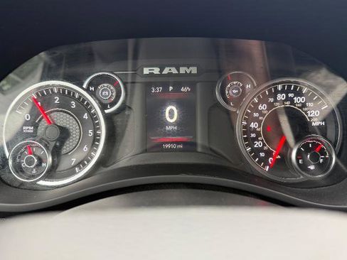 Used 2022 RAM 2500 Tradesman w/ Chrome Appearance Group AWD/4WD image 8