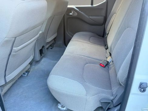 Used 2018 Nissan Frontier SV AWD/4WD image 9