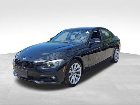 Used 2017 BMW 320i xDrive Sedan AWD/4WD image 3