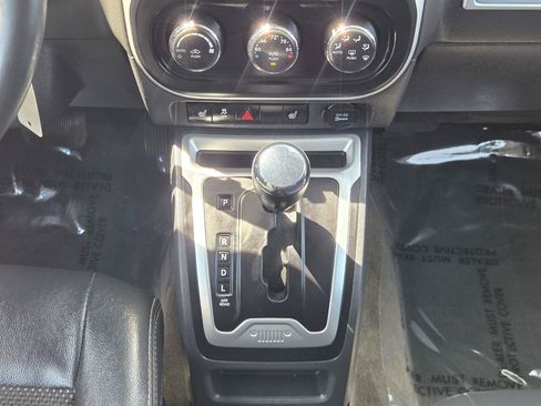 Used 2017 Jeep Compass Latitude AWD/4WD image 23