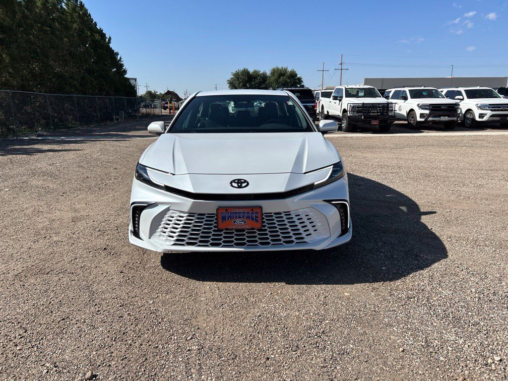 Used 2025 Toyota Camry XSE FWD image 9
