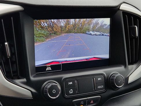 Used 2023 GMC Terrain SLT image 17