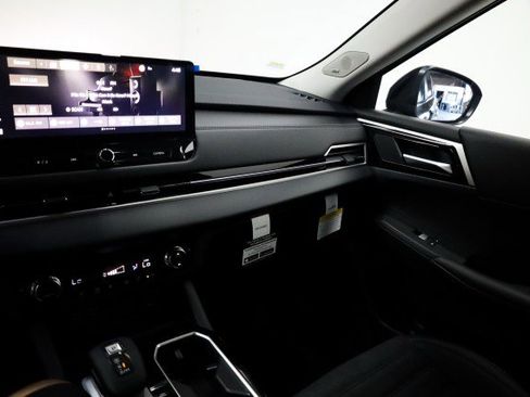 New 2025 Mitsubishi Outlander SE image 13