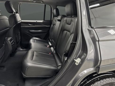 Used 2023 Jeep Grand Cherokee Limited w/ Luxury Tech Group II image 31