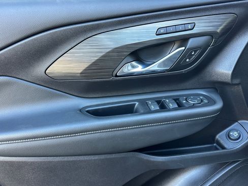 Used 2024 GMC Terrain SLT image 12