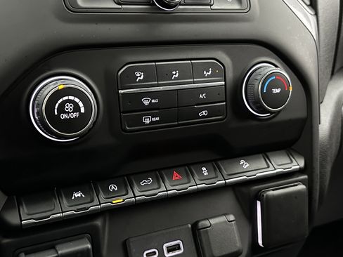 Used 2022 Chevrolet Silverado 1500 Custom Trail Boss w/ Realtree Special Edition image 16