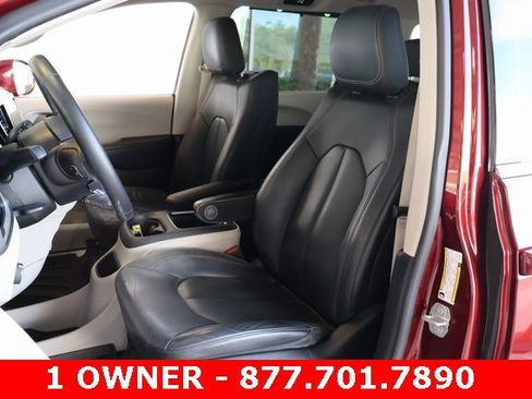 Used 2020 Chrysler Pacifica Touring-L Plus image 12