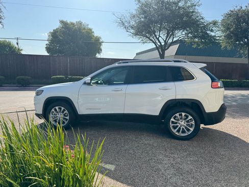 Used 2019 Jeep Cherokee Latitude w/ Popular Appearance Group FWD image 11