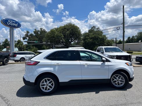 Used 2024 Ford Edge SEL AWD/4WD image 9
