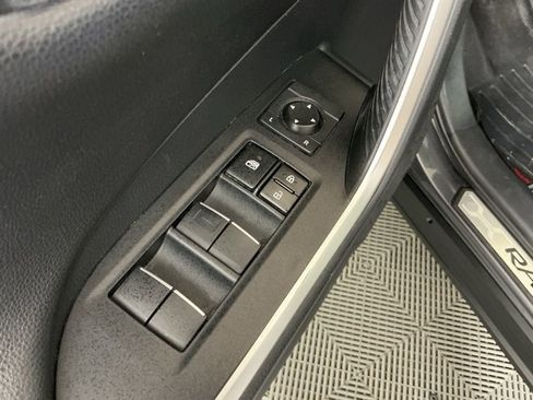 Used 2019 Toyota RAV4 Limited image 21