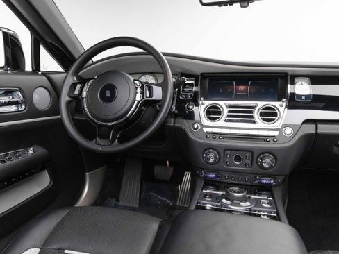 Used 2019 Rolls-Royce Dawn RWD image 12