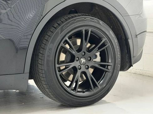Used 2024 Tesla Model Y Long Range AWD/4WD image 44