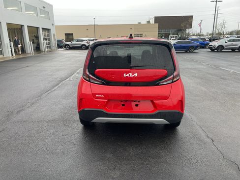 Used 2025 Kia Soul LX w/ LX Technology Package FWD image 5