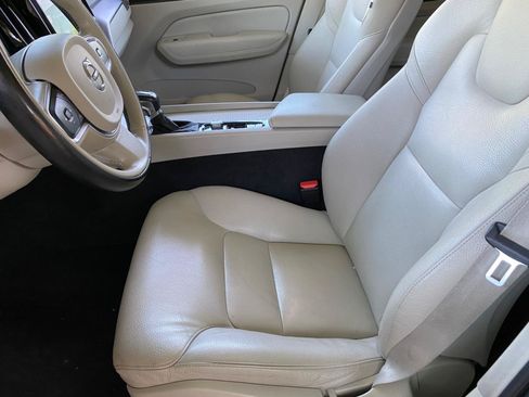 Used 2021 Volvo XC60 T5 Momentum AWD/4WD image 26