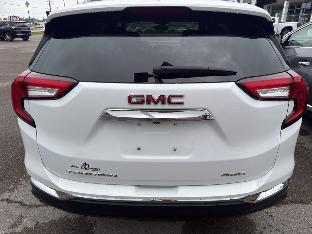 Used 2024 GMC Terrain SLT AWD/4WD image 6