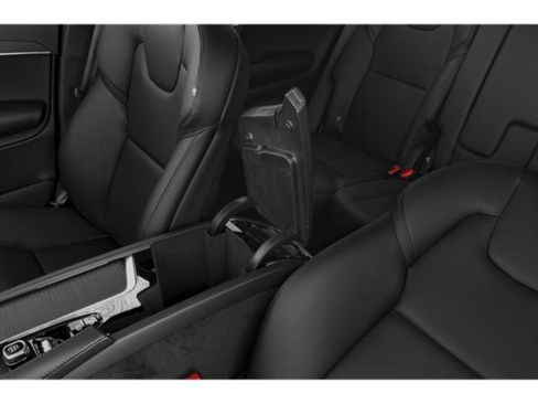 Used 2020 Volvo XC90 T6 Momentum w/ Protection Package Premier AWD/4WD image 14