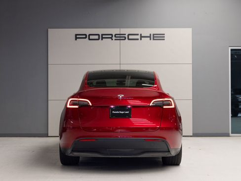 Used 2024 Tesla Model Y 2WD image 6