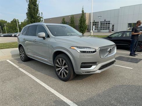 Certified 2025 Volvo XC90 B6 Plus image 34