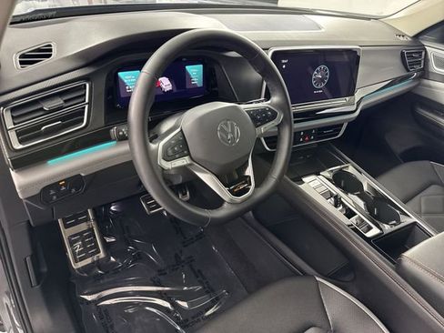 Used 2024 Volkswagen Atlas Peak Edition SE AWD/4WD image 25