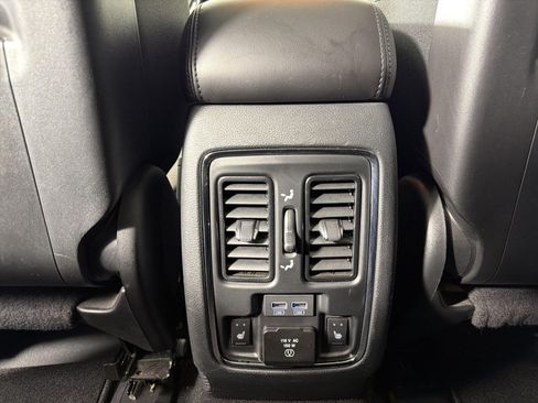 Used 2020 Jeep Grand Cherokee Limited w/ Luxury Group II AWD/4WD image 22