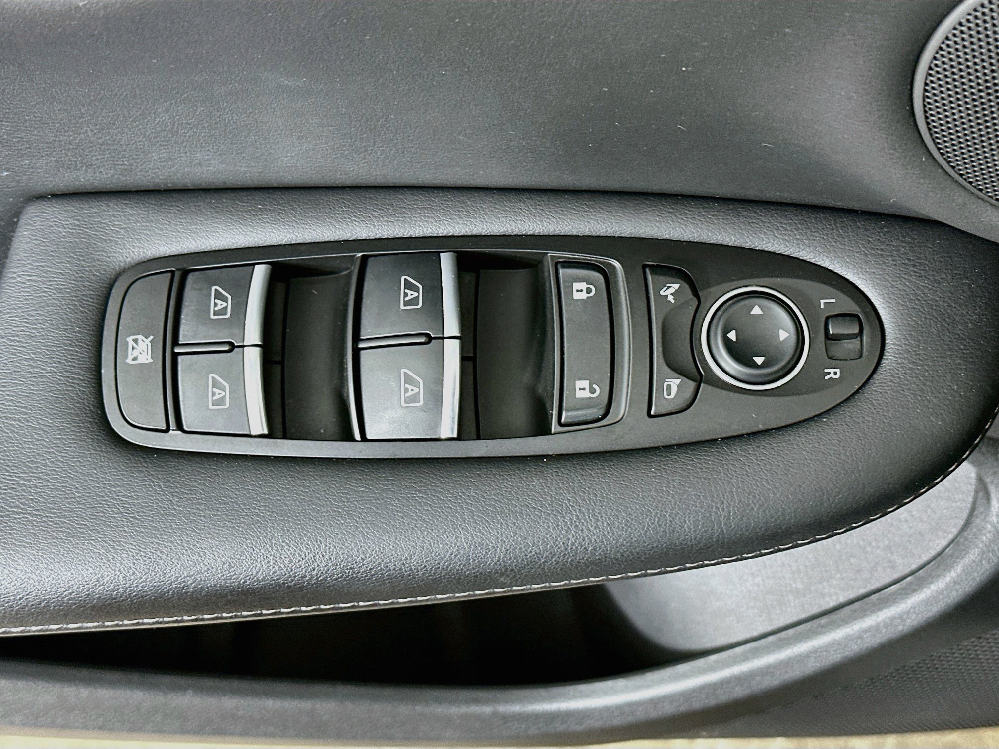 Used 2023 INFINITI QX50 Luxe AWD/4WD image 15